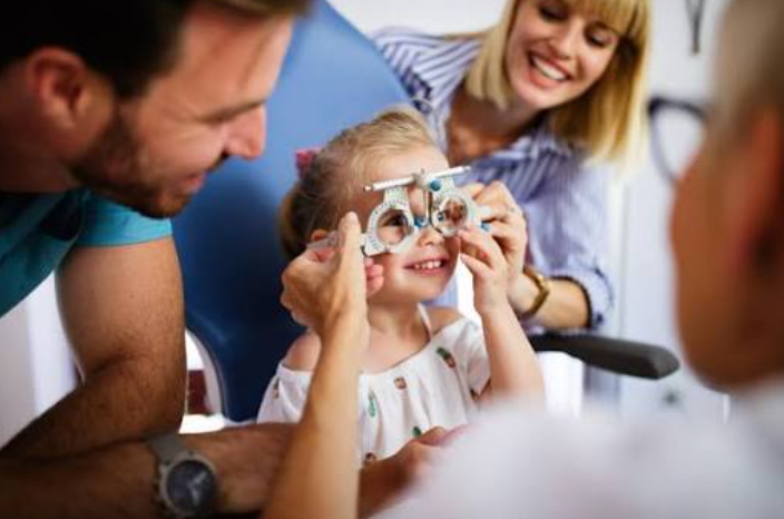 5 Key Services Every Eye Doctor Provides Patients Of All Ages